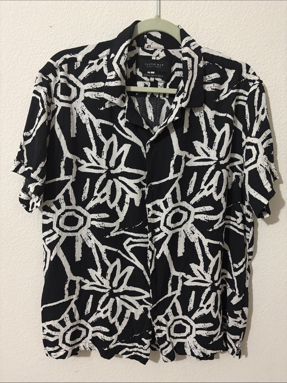 Denim & Flower Ricky Singh XL short sleeves shirt Made in India
100% viscose